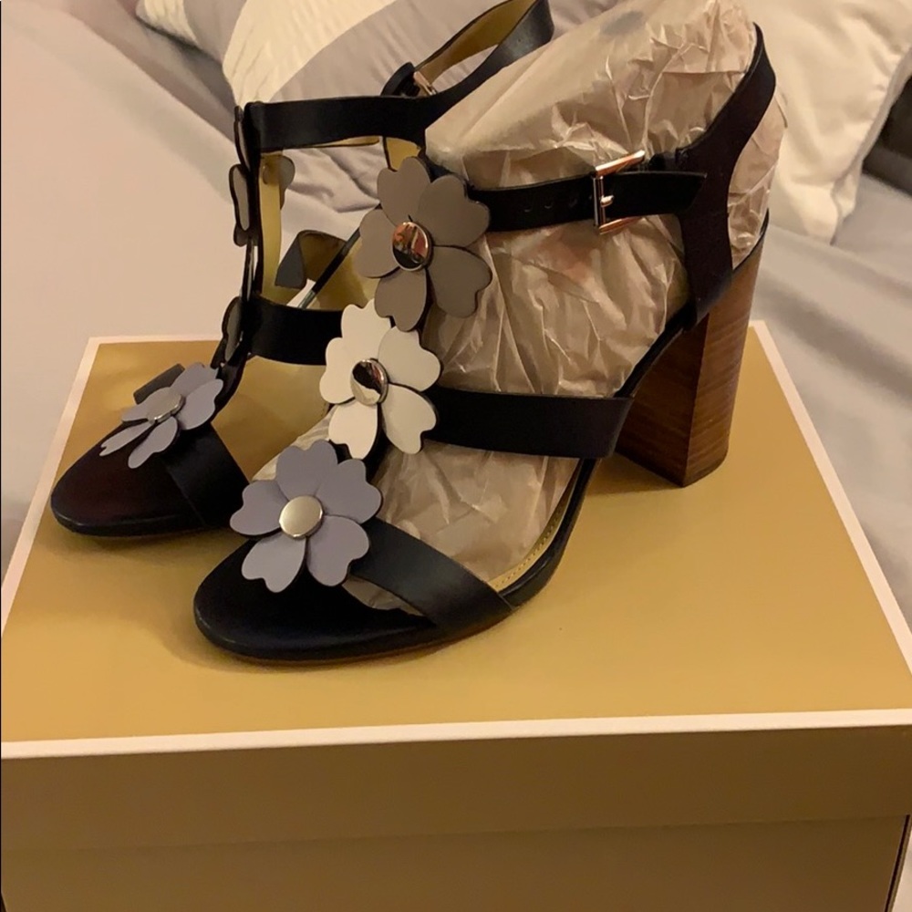 MK  sandal size 9M just worne once asking  $90